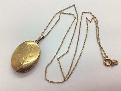 Lot 92 - A 9ct Gold Fine Mariner Link Chain, suspending...