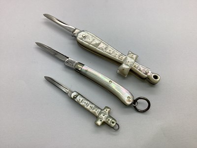 Lot 465 - Miniature Folding Knife, the decorative mother...