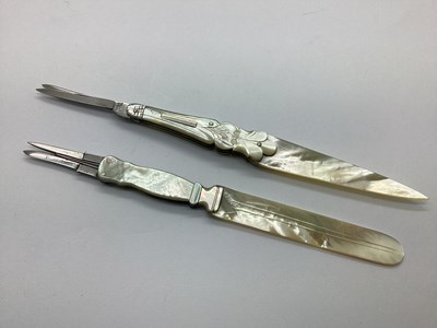 Lot 426 - A XIX Century Combination Folding Pen Knife /...