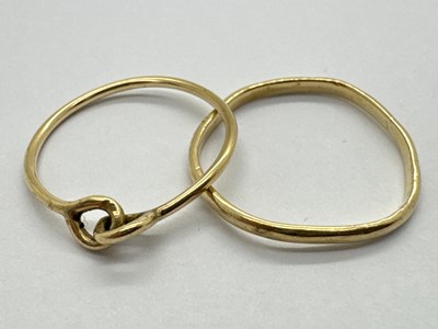 Lot 29 - A 9ct Gold Slim Knotted Ring, (finger size...