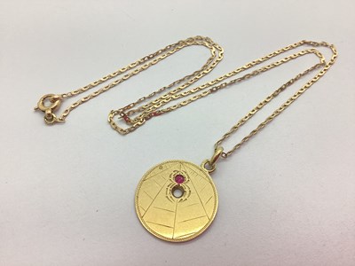 Lot 90 - A Novelty Stone Set Pendant, of circular form...