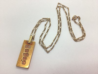 Lot 60 - A 9ct Gold Ingot Pendant, with feature...