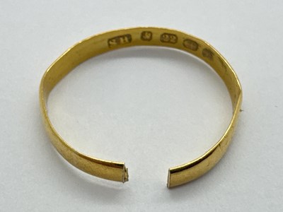 Lot 26 - A 22ct Gold Wedding Band (cut/misshapen) (1gram).