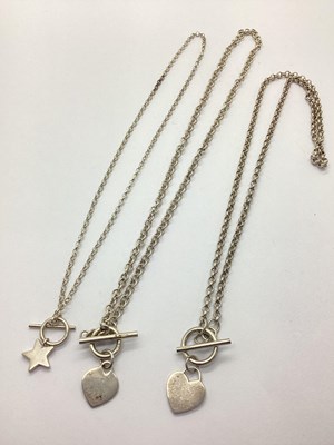 Lot 106 - A Belcher Link T-bar Necklace, suspending...