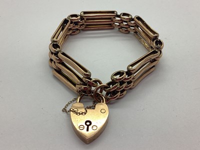 Lot 68 - A Vintage Gate Link Bracelet, to heartshape...