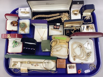 Lot 191 - An Art Deco Inspired Brooch in the Style of...
