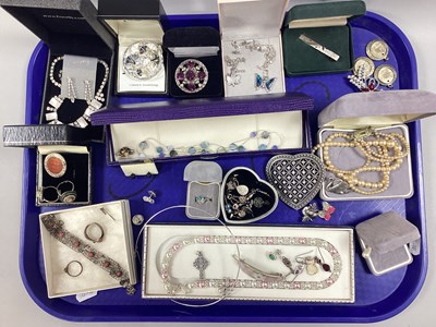 Lot 172 - A Selection of Modern Costume Jewellery,...