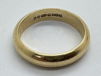 Lot 17 - A 9ct Gold Plain Wedding Band (finger size...