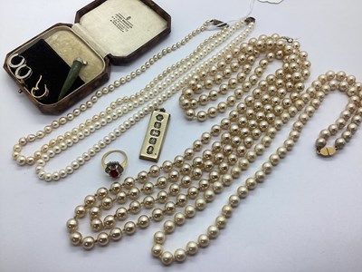 Lot 167 - A Vintage Single Strand Graduated Pearl Bead...