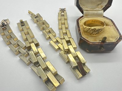 Lot 50 - An 18ct Gold Decorative Ring, of wide tapered...