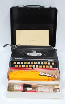 Lot 1359 - Vintage Silver Reed 'Silverette' Cased...