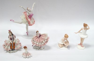 Lot 1280 - A Continental 'Schwanensee' Figurine of a...