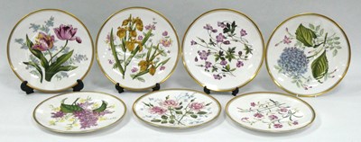 Lot 1176 - Spode 'Garden Flowers' Collectors Plates, in...