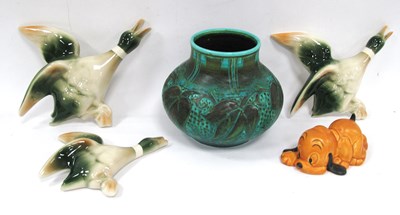 Lot 1152 - Sylvac Pottery - three graduated ducks...