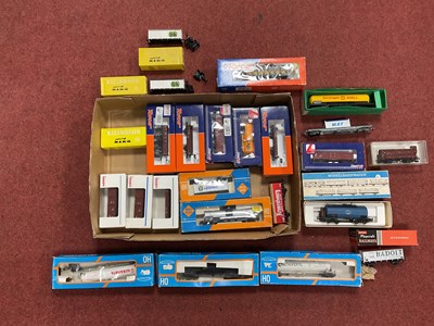 Lot 367 - Approximately twenty-four HO scale European...