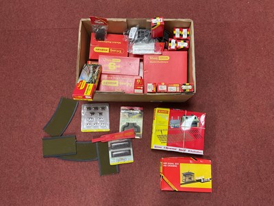 Lot 444 - A quantity of 00 gauge buildings and scenic...