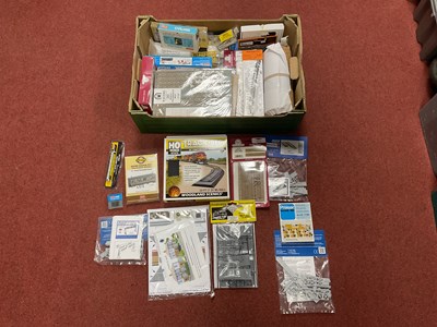 Lot 396 - A quantity of 00/HO model railway scenic items...