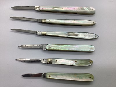 Lot 394 - A Collection of Assorted Single Blade Folding...