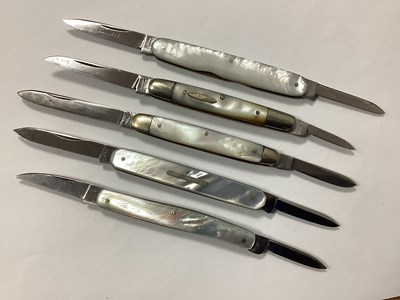 Lot 392 - A Collection of Two Blade Folding Pocket...