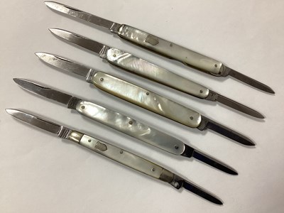 Lot 401 - A Collection of Two Blade Folding Pocket...