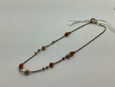 Lot 139 - A Dainty 9ct Gold Bracelet, with bed...