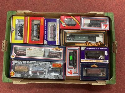 Lot 423 - Fifteen boxed 00 gauge wagons including a...