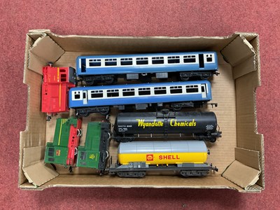 Lot 402 - Three Lima 0 gauge diesel shunters, one each...