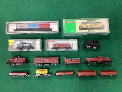 Lot 621 - A quantity of German outline N gauge including...