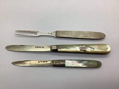 Lot 447 - A Georgian Hallmarked Silver and Mother of...