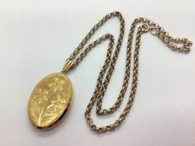Lot 136 - A 9ct Gold Oval Locket Pendant, with...