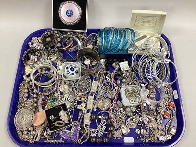 Lot 239 - A Collection of Modern Costume Jewellery,...