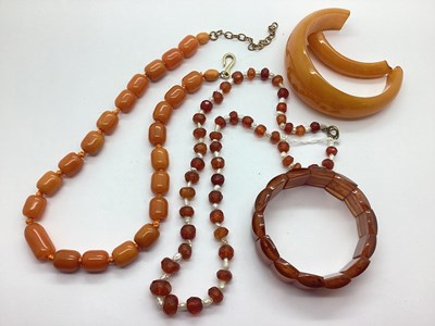 Lot 182 - An Amber Coloured Beaded Necklace, to gilt...