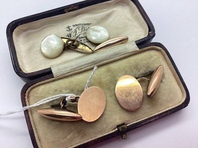 Lot 124 - A Pair of 9ct Gold Gent's Cufflinks, the plain...