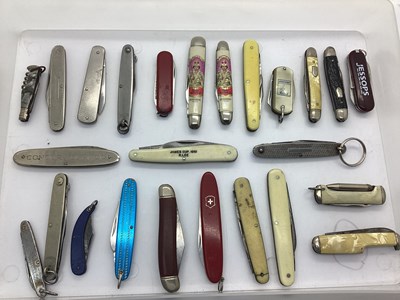 Lot 332 - A Collection of Assorted Folding Pocket Knives,...