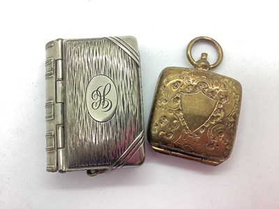 Lot 253 - A Vintage Novelty Vesta and Sovereign Case, in...
