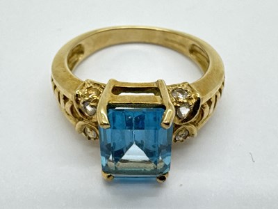 Lot 69 - A Modern 9ct Gold Stone Set Ring, elongated...