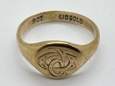Lot 67 - A Vintage Style Signet Ring, the centre panel...