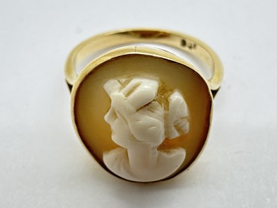 Lot 76 - A Vintage Carved Shell Cameo Ring, the oval...