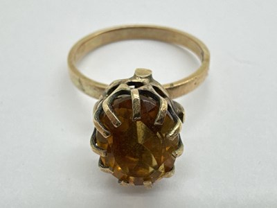 Lot 89 - A Vintage Single Stone Ring, high oval claw...