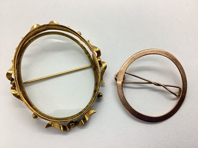 Lot 119 - A Vintage Style Circular Hair Ornament, of...