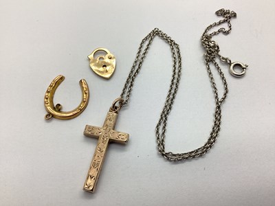 Lot 123 - A 9ct Gold Heartshape Locket Clasp, with...