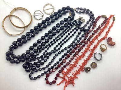 Lot 189 - An Assortment of Vintage and Later Jewellery,...