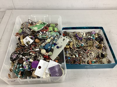 Lot 207 - An Assortment of Modern Costume Jewellery,...