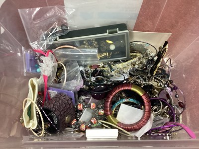 Lot 214 - A Selection of Modern Costume Jewellery,...