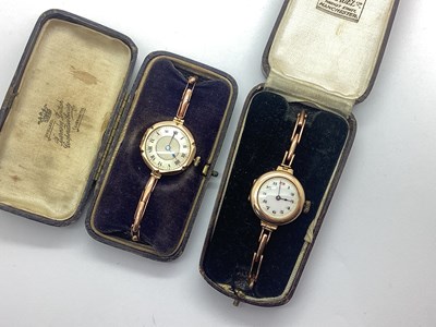 Lot 274 - A 9ct Gold Cased Art Deco Style Ladies...