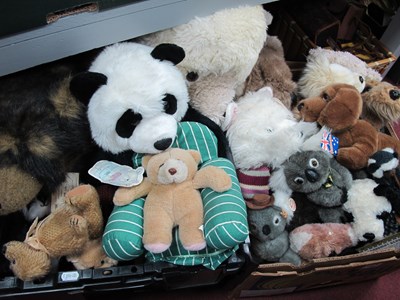 Lot 1086 - A Quantity Of Soft Toys / Teddy Bears. To...
