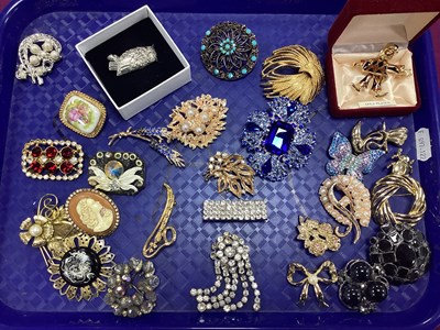 Lot 238 - A Collection of Modern Brooches, to include...