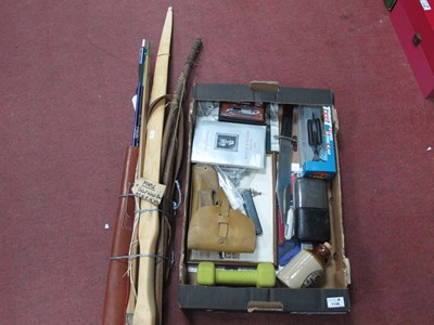 Lot 1136 - Ridge Runners Bowie Style Knife. Pocket knives,...