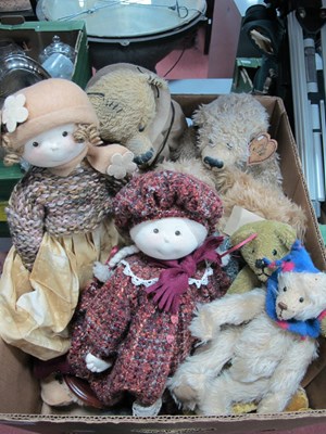 Lot 1082 - Teddy Bears - Bears of Grace, Denise...