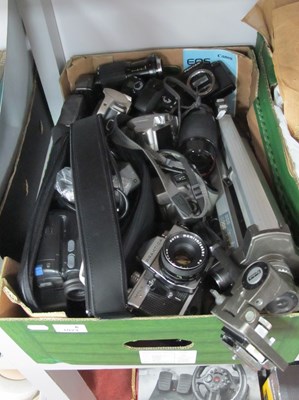 Lot 1023 - Cameras; A large quantity of film cameras to...